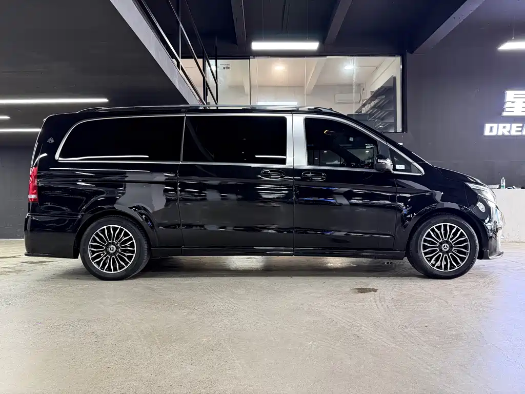 Mercedes-Benz V-Class 2020 — фото 12