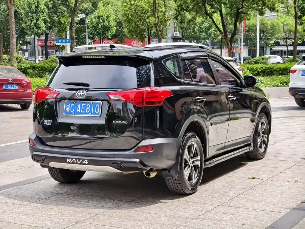 Toyota RAV4 2015 — фото 9