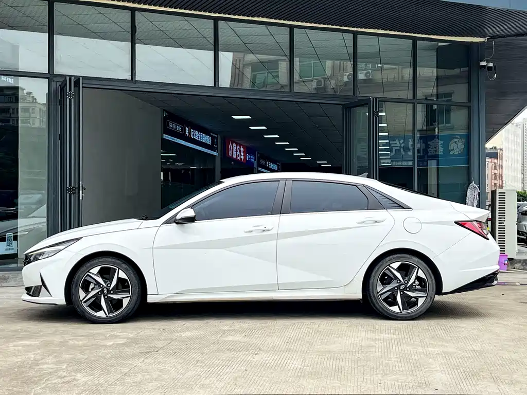 Hyundai Elantra 2022
