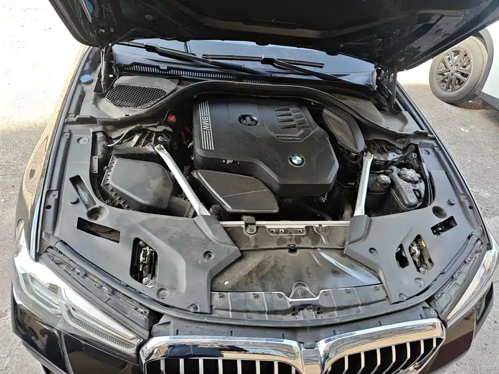 BMW 5 Series 2022 — фото 16