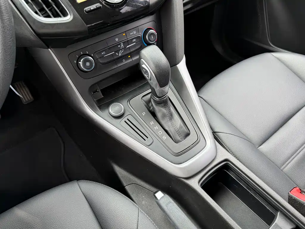 Ford Focus 2016 — фото 19