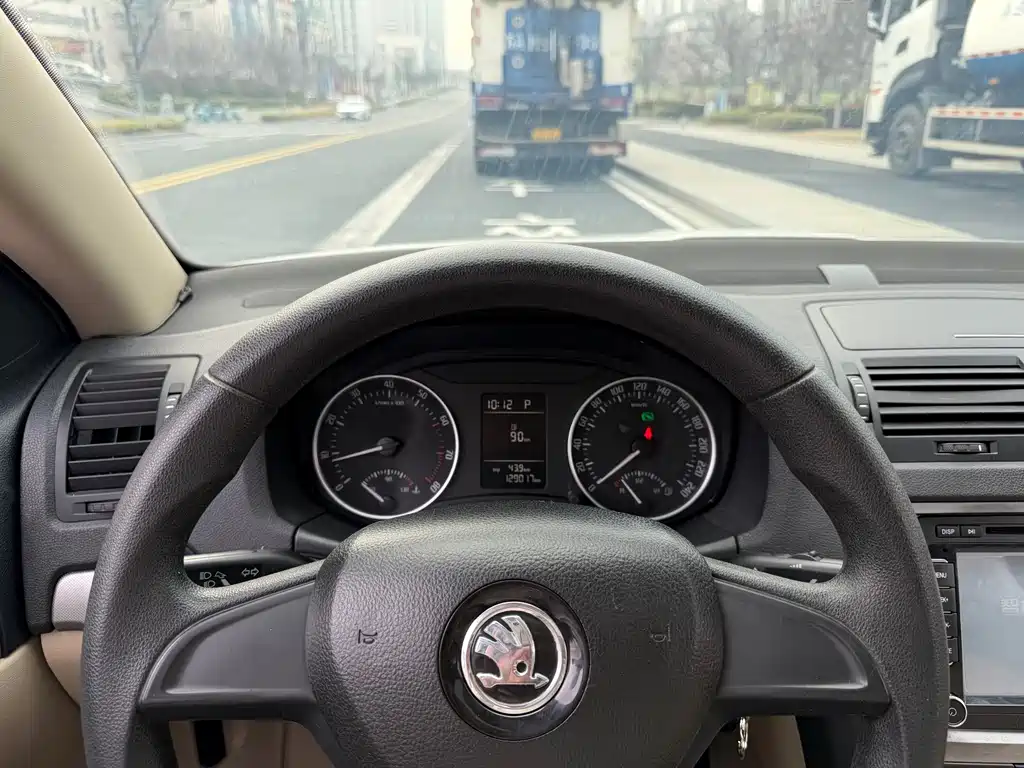 Skoda Octavia 2015 — фото 17