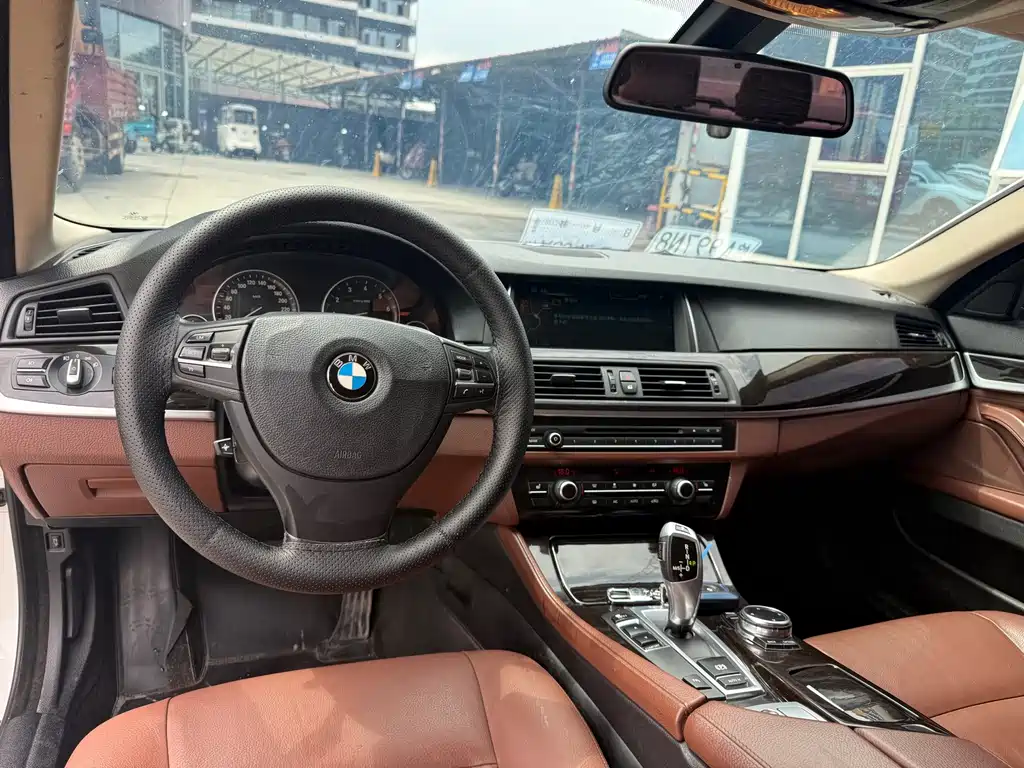 BMW 5 Series 2013 — фото 11