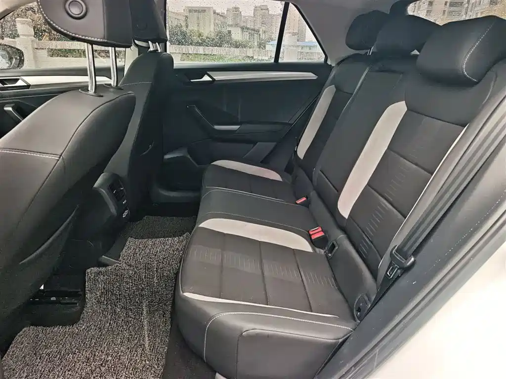 Volkswagen T-Roc 2023 — фото 15