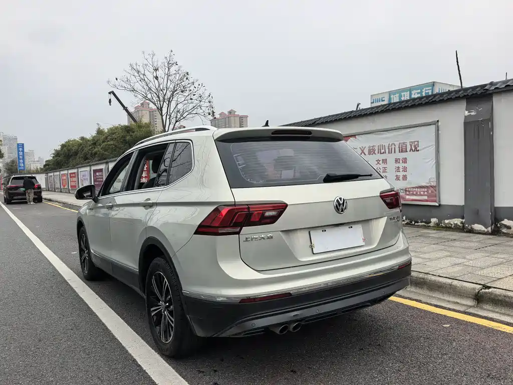 Volkswagen Tiguan L 2020 — фото 19
