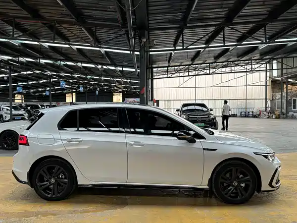 Volkswagen Golf 2021