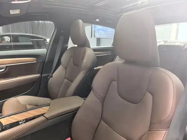 Volvo S90 2025