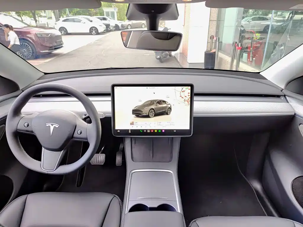 Tesla Model Y 2024 — фото 10