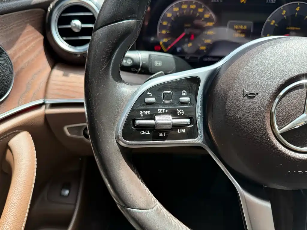 Mercedes-Benz E-Class 2020 — фото 10