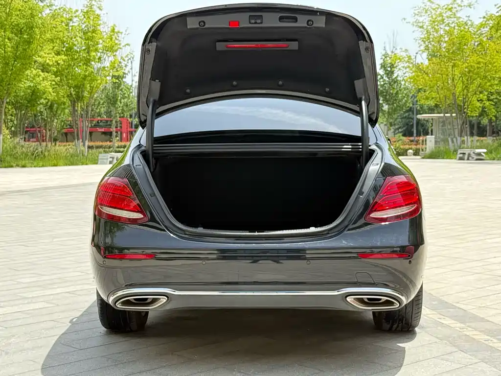 Mercedes-Benz E-Class 2020 — фото 32