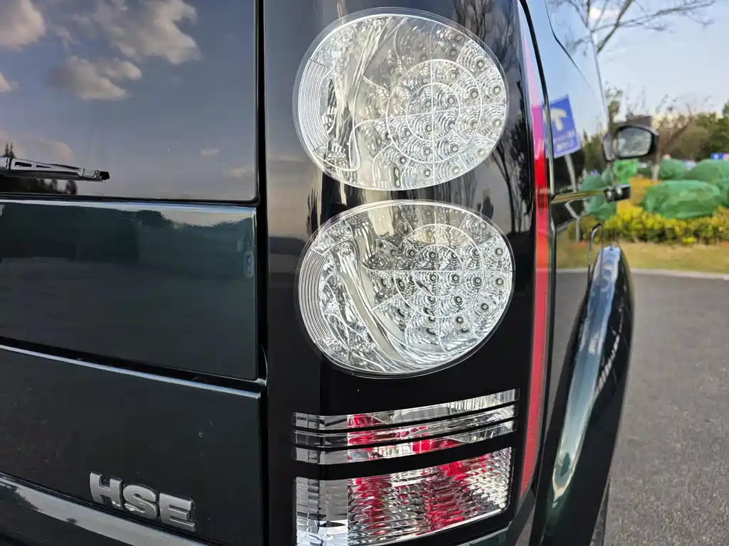 Land Rover Discovery 2015 — фото 9