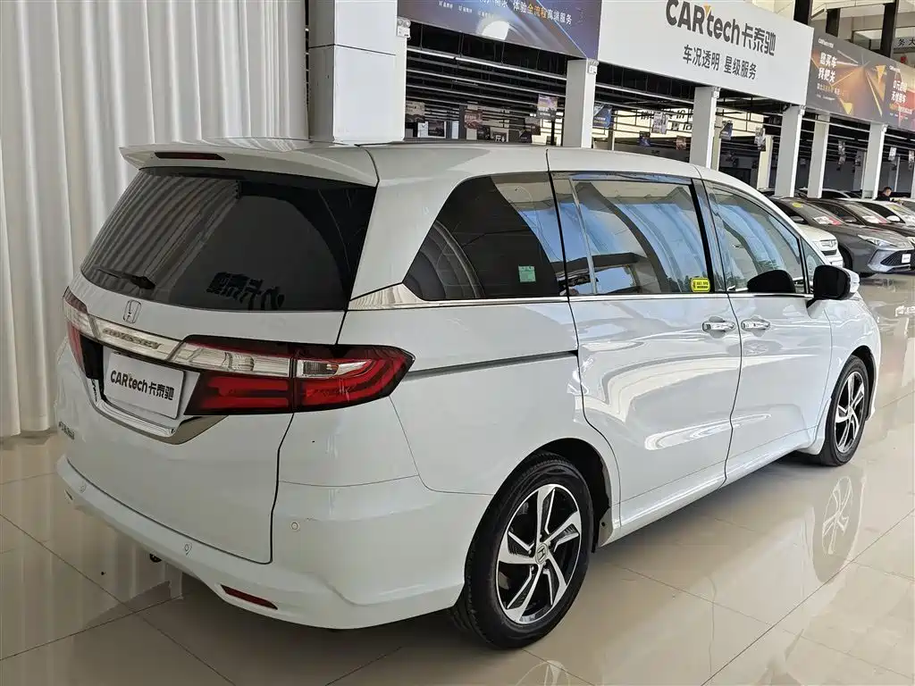 Honda Odyssey 2017 — фото 20