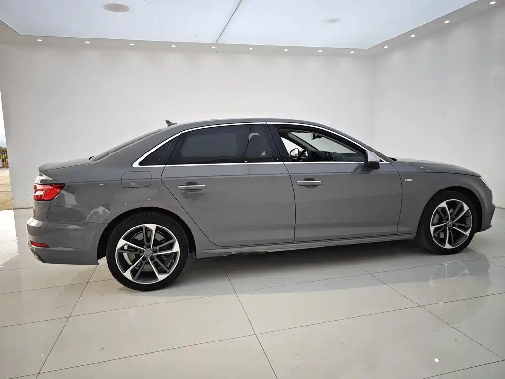 Audi A4L 2017 — фото 30