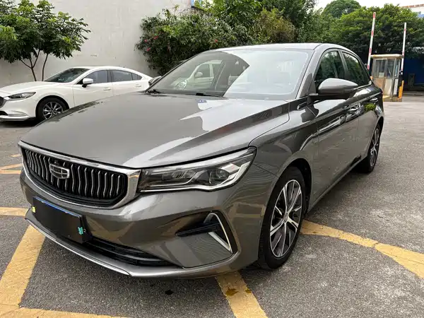 Geely Emgrand 2022