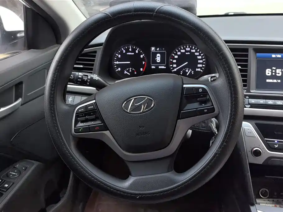 Hyundai Elantra 2019 — фото 15