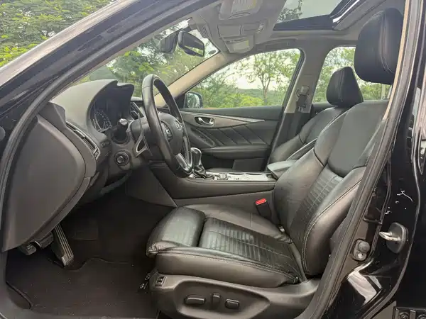 Infiniti Q50L 2015