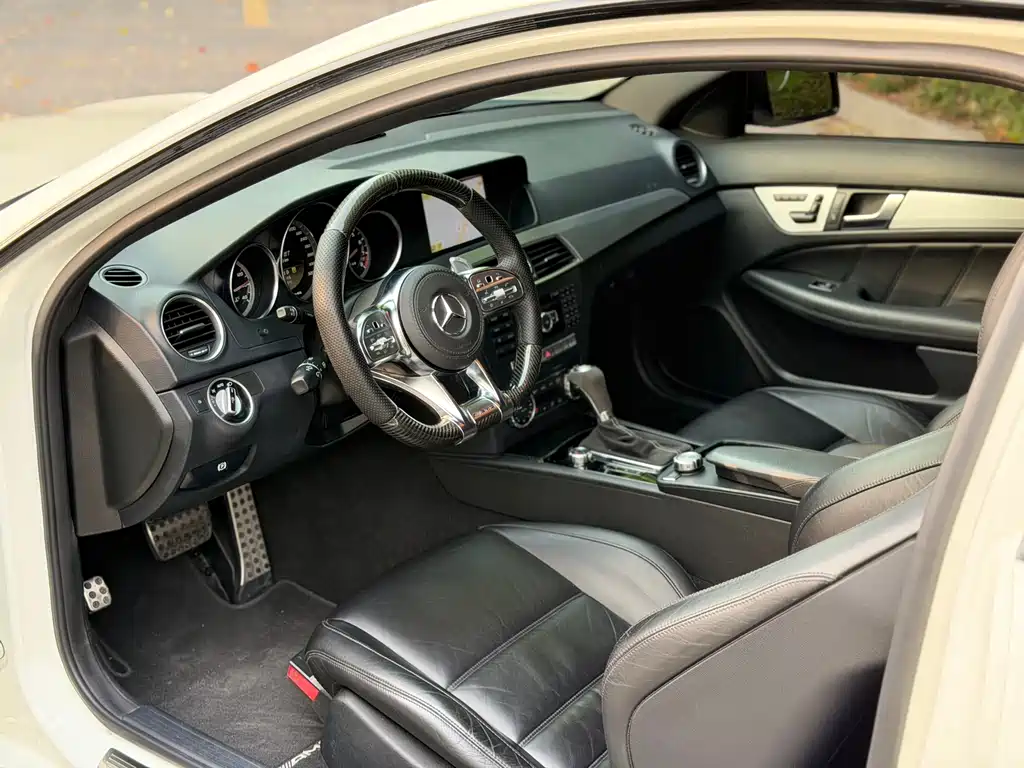 Mercedes-Benz C-Class AMG 2012 — фото 10