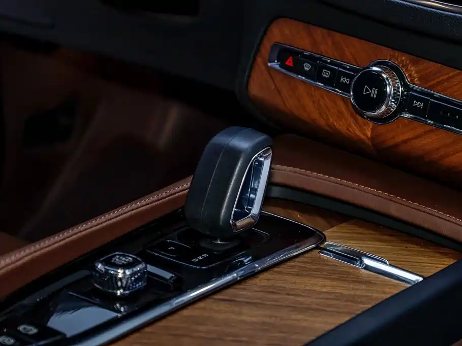 Volvo XC90 2023 — фото 14