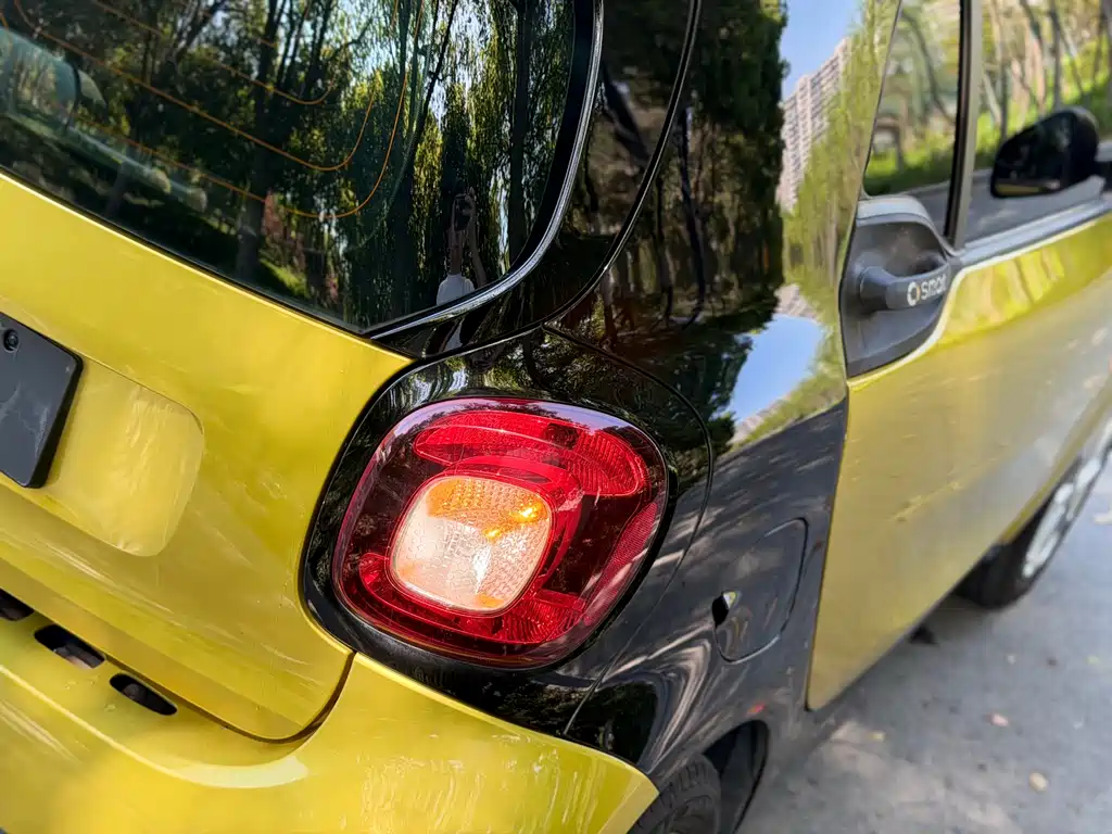 smart Fortwo 2018 — фото 18