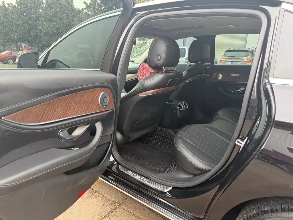 Mercedes-Benz E-Class 2017 — фото 9
