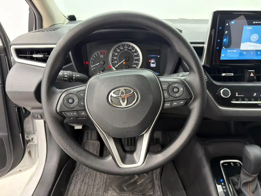Toyota Corolla 2023 — фото 11