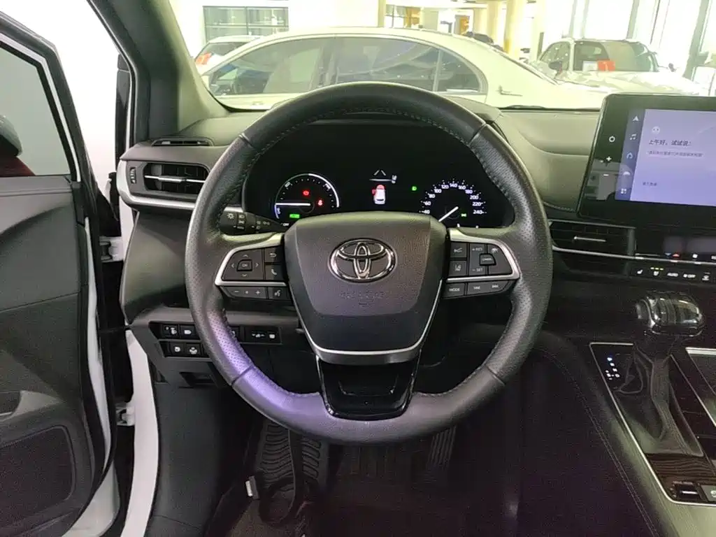 Toyota Sienna 2023 — фото 11
