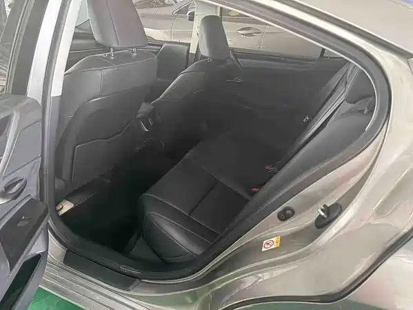 Lexus ES 2019