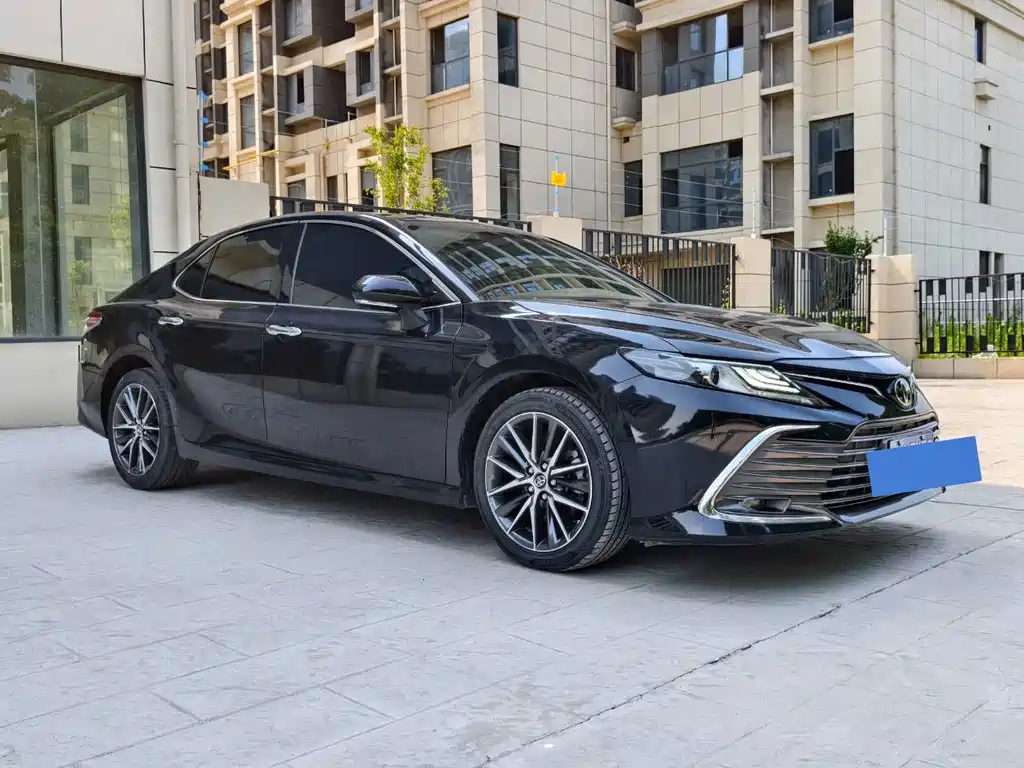 Toyota Camry 2022 — фото 8