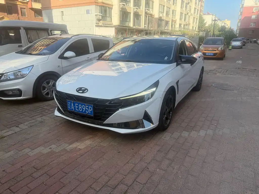 Hyundai Elantra 2022