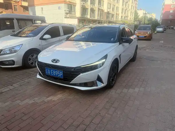 Hyundai Elantra 2022
