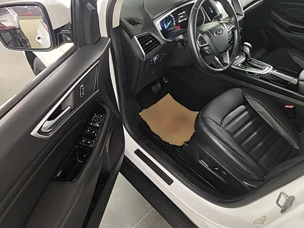 Ford Edge 2018 — фото 16