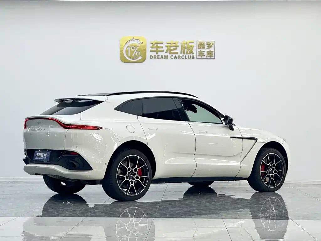 Aston Martin DBX 2022 — фото 4