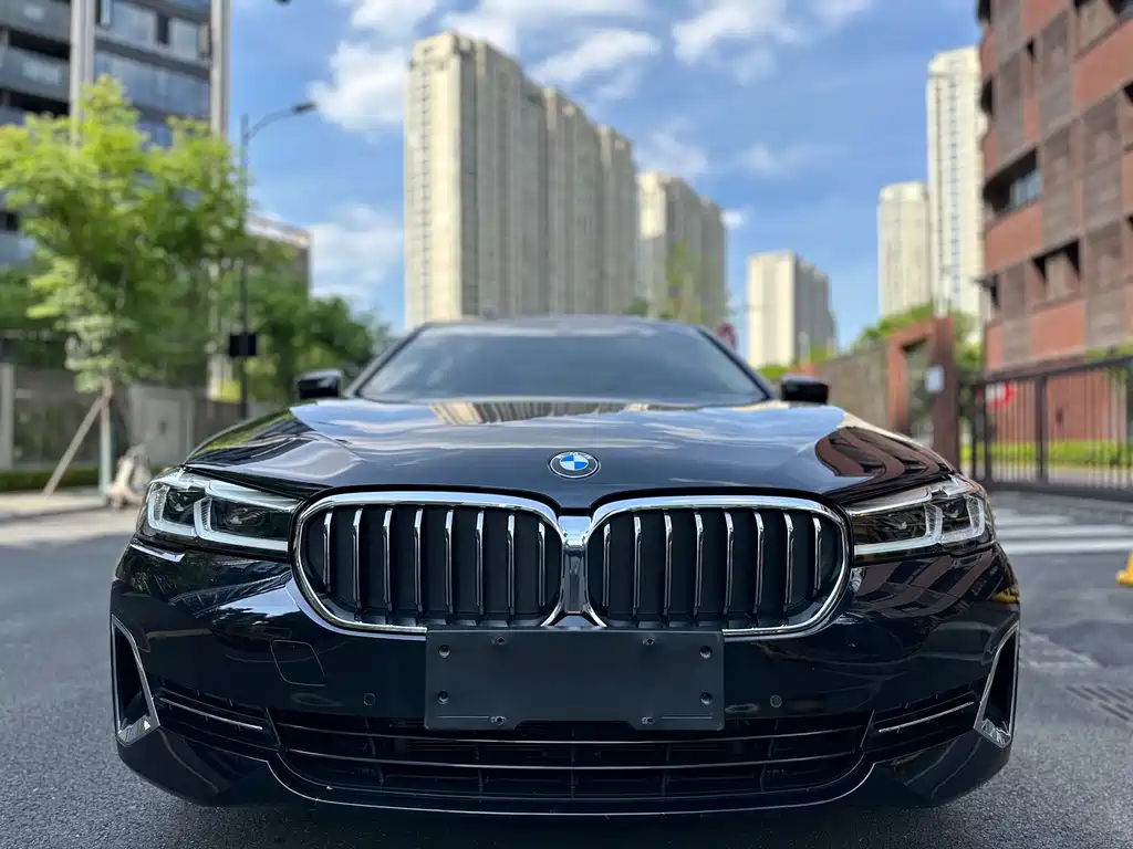 BMW 5 Series 2022 — фото 31