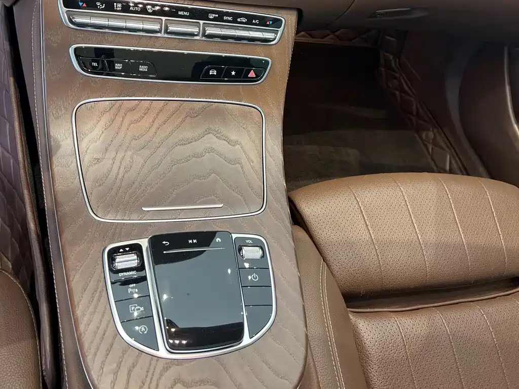 Mercedes-Benz E-Class 2022 — фото 14