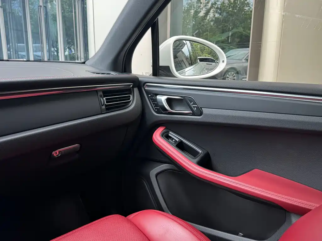 Porsche Macan 2019 — фото 22