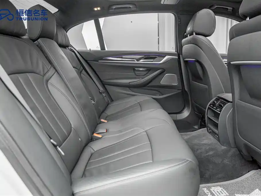 BMW 5 Series 2020 — фото 16