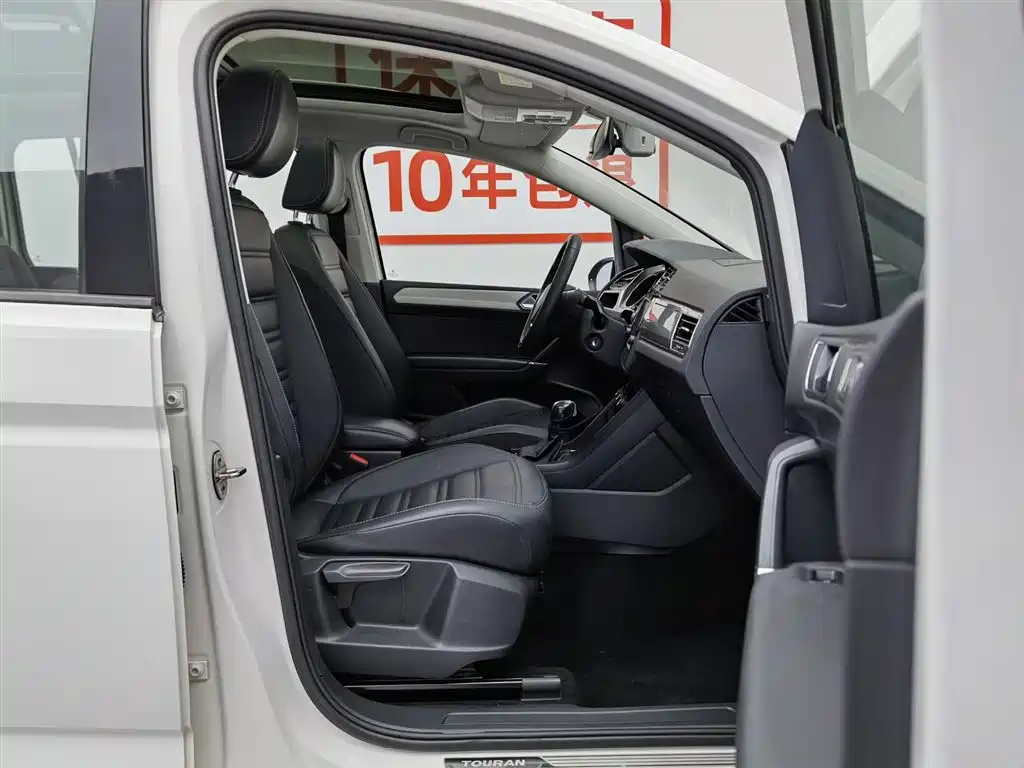 Volkswagen Touran 2019 — фото 23