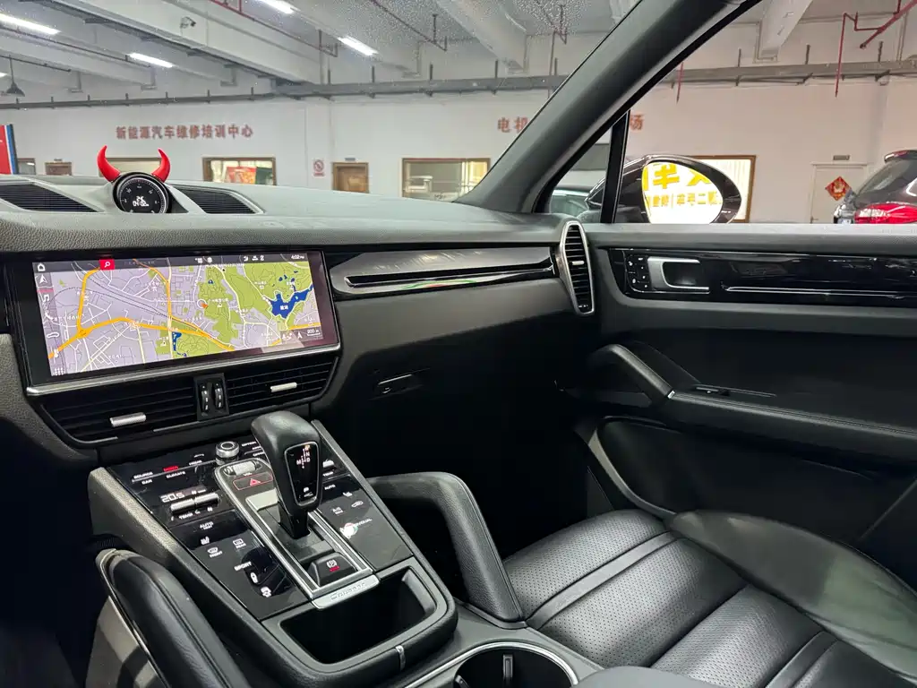 Porsche Cayenne 2019 — фото 11