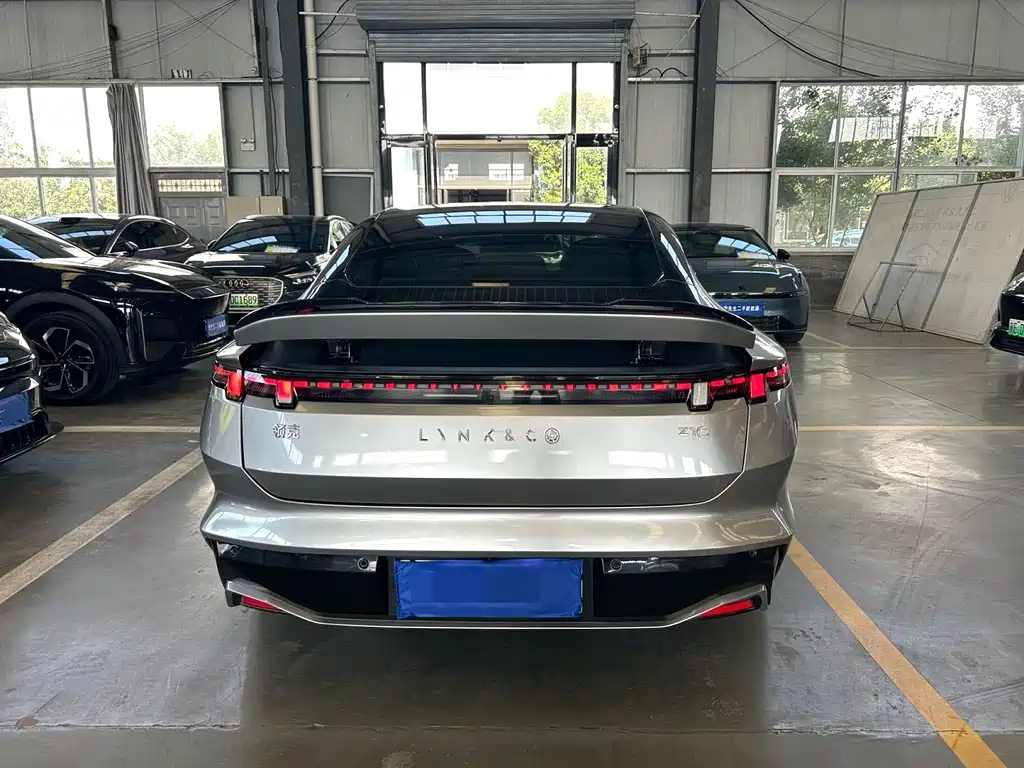 Lynk & Co Z10 2025