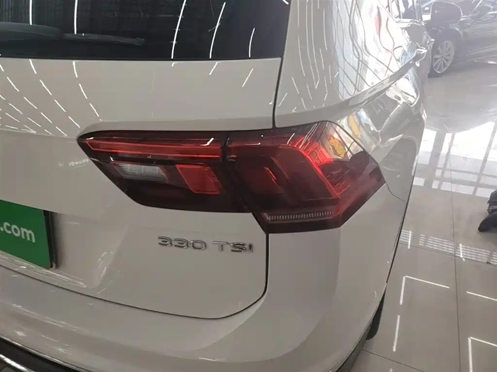 Volkswagen Tiguan L 2023 — фото 8