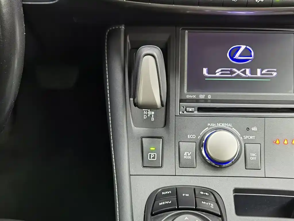 Lexus CT 2016 — фото 13