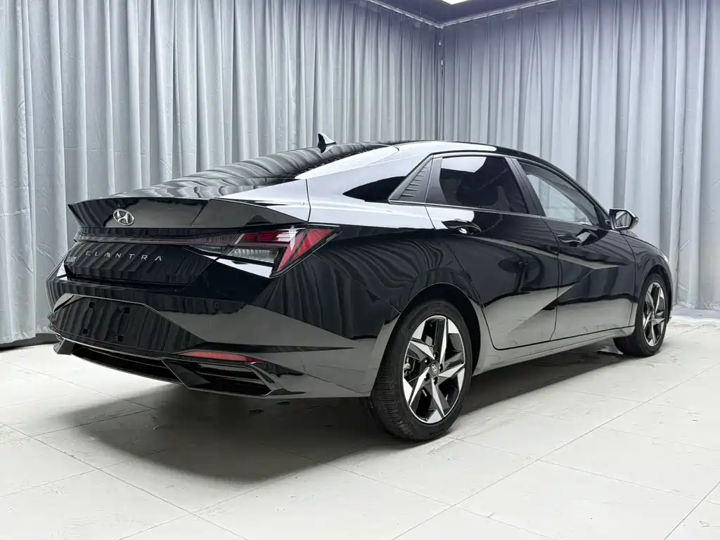 Hyundai Elantra 2022