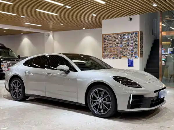 Porsche Panamera 2025