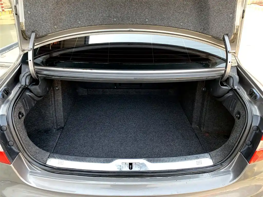 Skoda Superb 2010 — фото 17