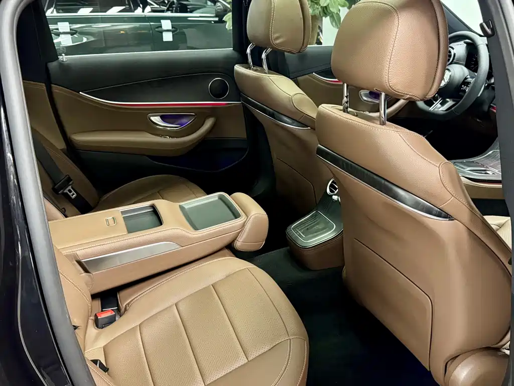 Mercedes-Benz E-Class 2023 — фото 24