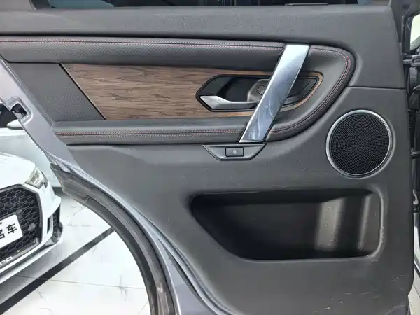 Land Rover Discovery Sport 2021
