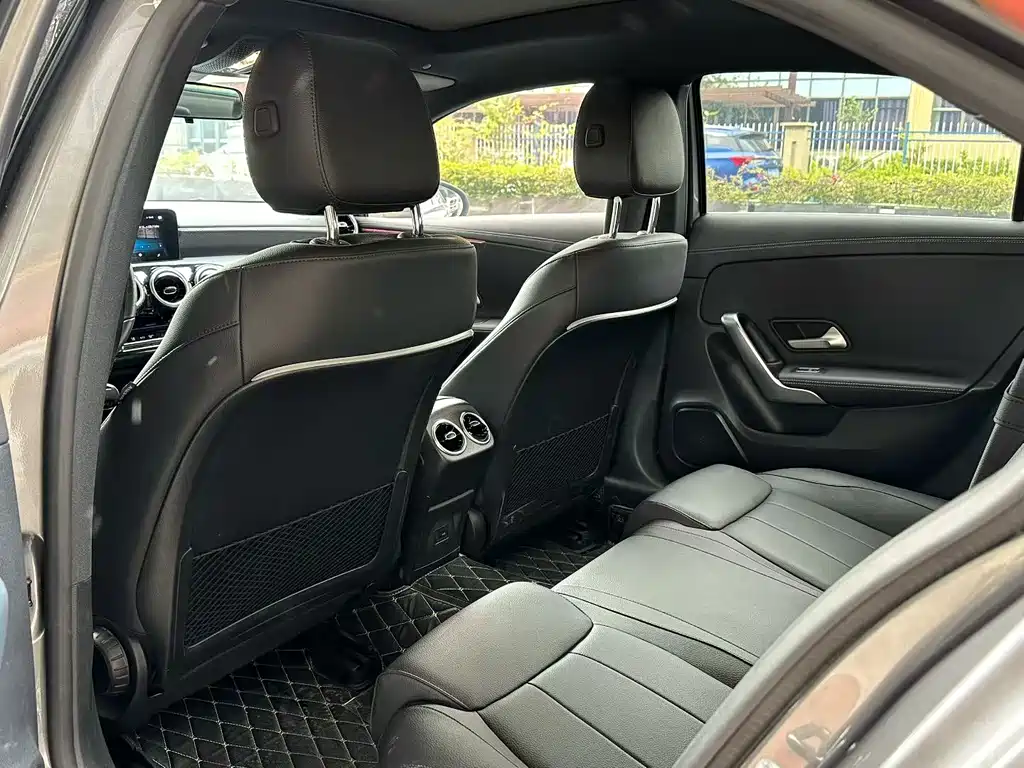 Mercedes-Benz A-Class 2023 — фото 6