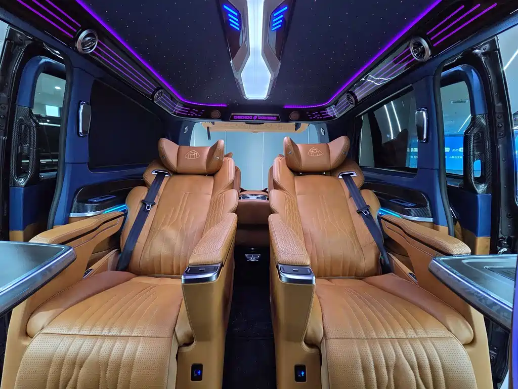 Mercedes-Benz Vito 2023 — фото 18