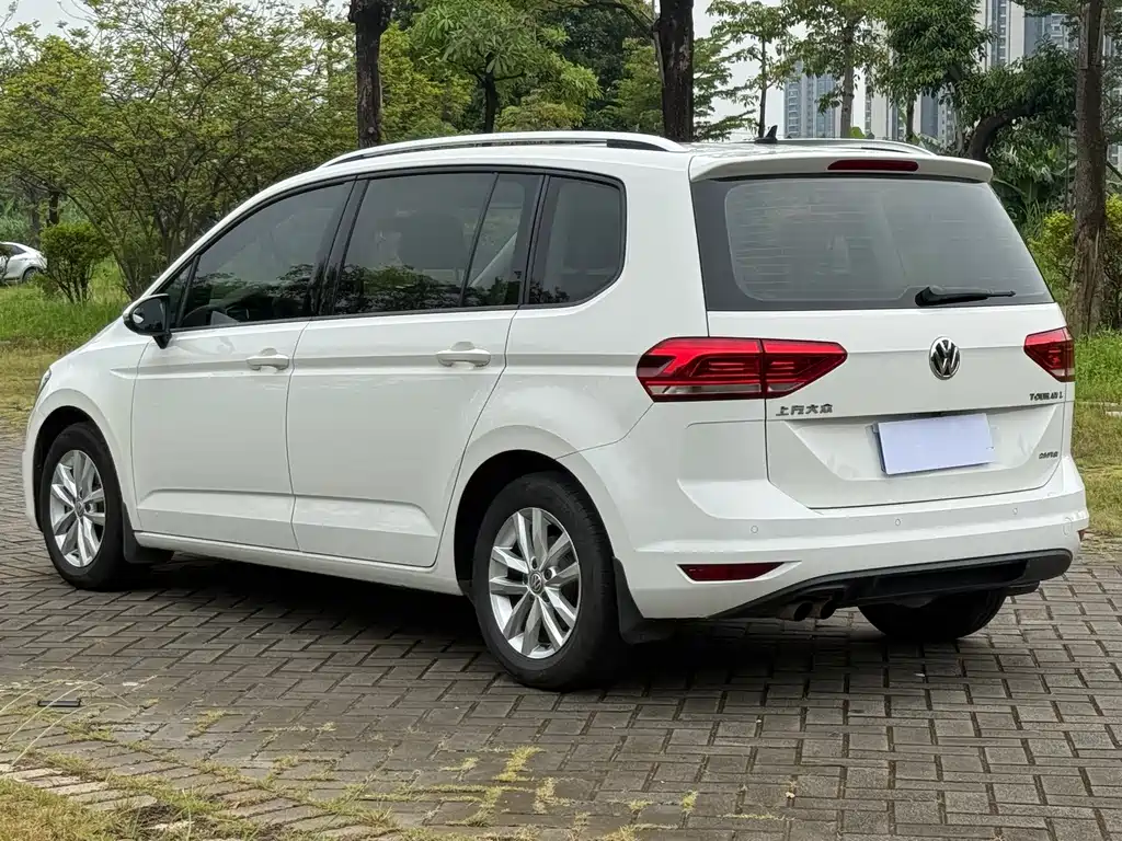 Volkswagen Touran 2016 — фото 11