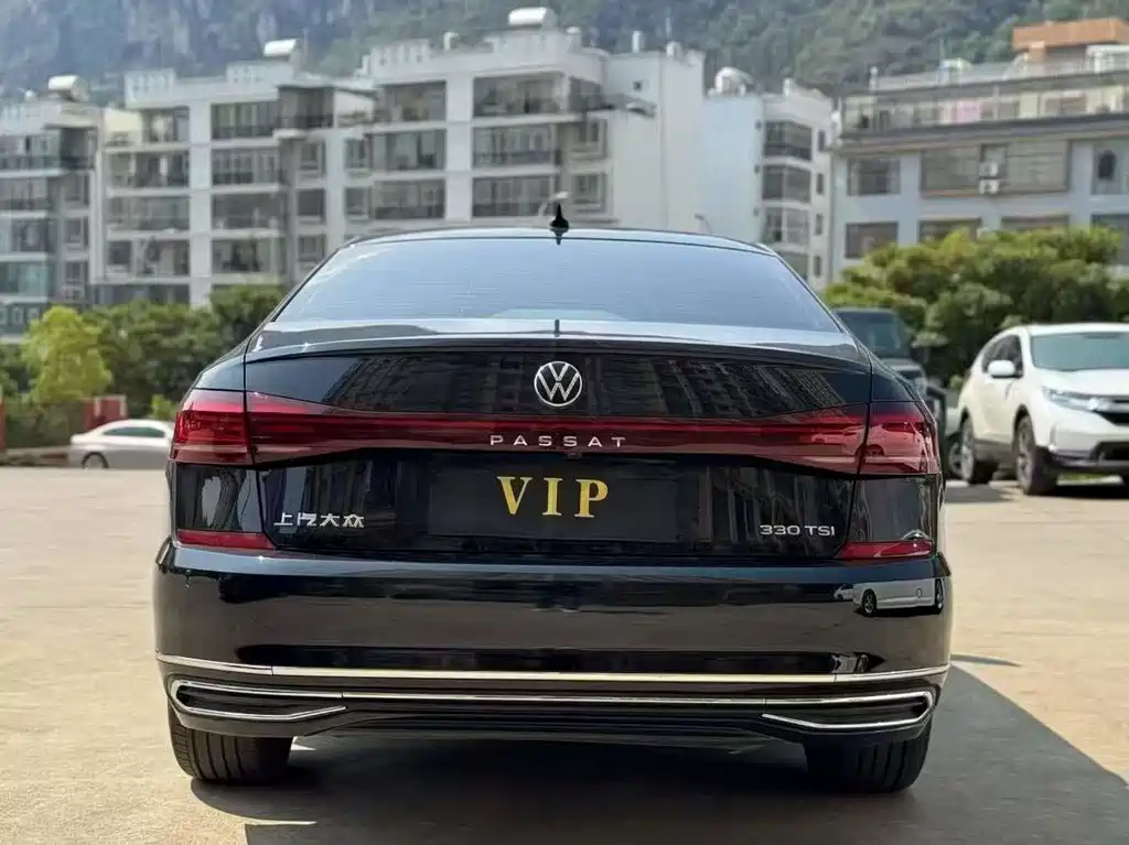 Volkswagen Passat 2023 — фото 7